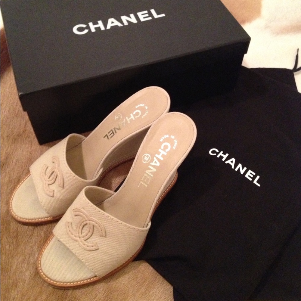 💋Chanel Wedges
